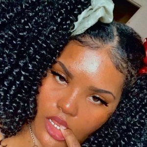 Meet your Posher, Sara'fe